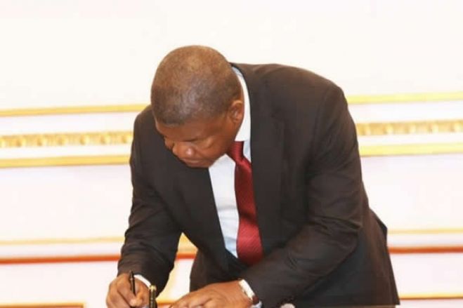 Ministros e governadores angolanos passam a poder autorizar despesas até 6,7 milhões de dólares