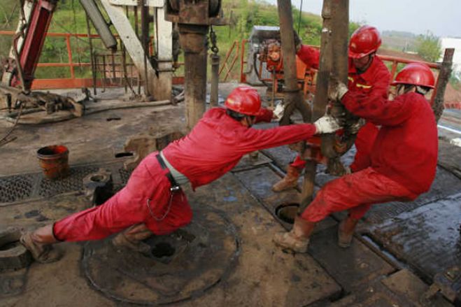 ENI Angola anuncia descoberta com reservas até 300 milhões de barris de petróleo