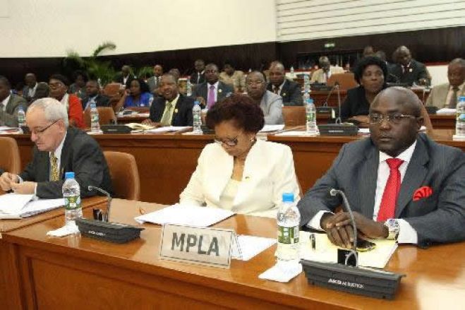 Política da mentira &amp; o seu fingimento quase artístico dos deputados do MPLA