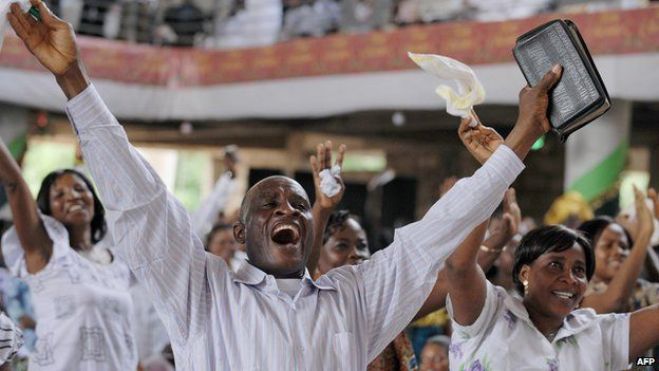 Angolanos ainda optam por passagem de ano em cultos nas igrejas