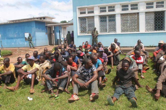 Governo da RDC pede explicações a Luanda sobre expulsão de congoleses e admite retaliações