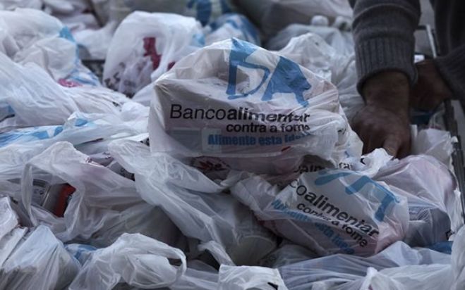 Crise em Angola faz cair 37% alimentos doados ao Banco Alimentar em Luanda
