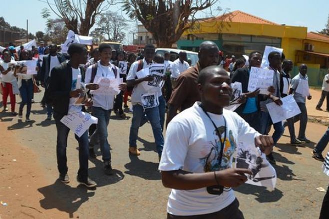 Estudantes protesta hoje em Luanda contra &quot;gasosa&quot; escolar