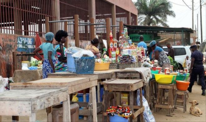 Governo de Luanda disponibiliza mais de 50 mil vagas para vendedores ambulantes