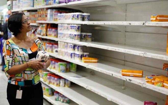 Crise vai deixando prateleiras cada vez mais vazias nos supermercados de Luanda
