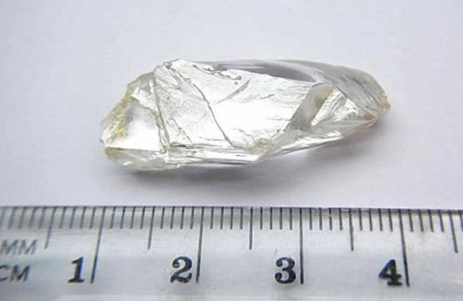 Diamante de 32,2 quilates descoberto em Angola