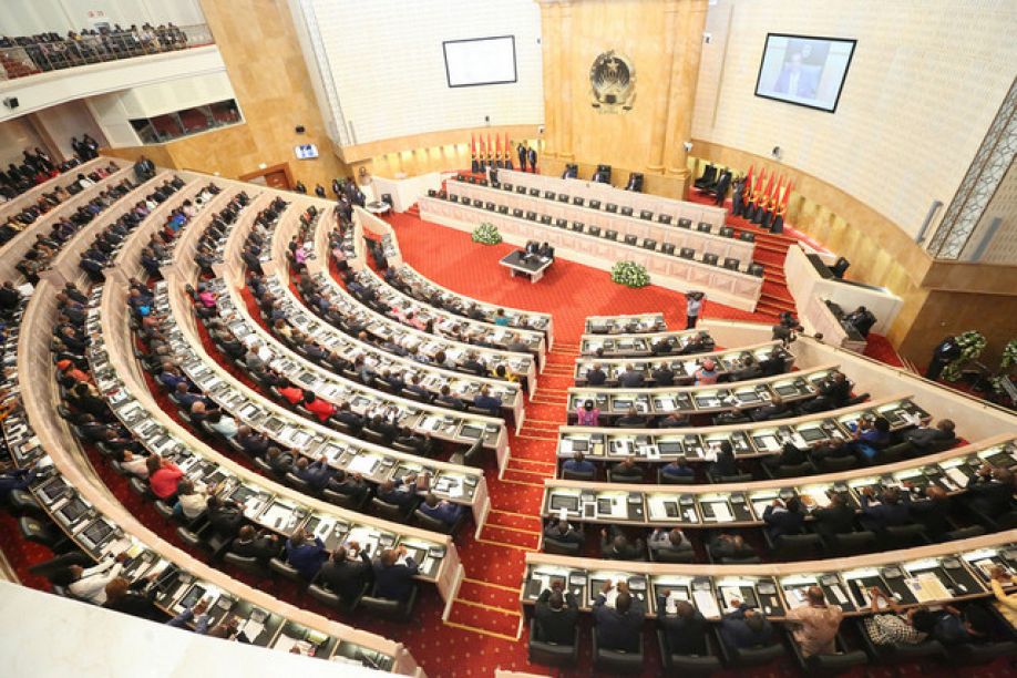 UNITA insiste na transmissão das plenárias a partir da Assembleia Nacional