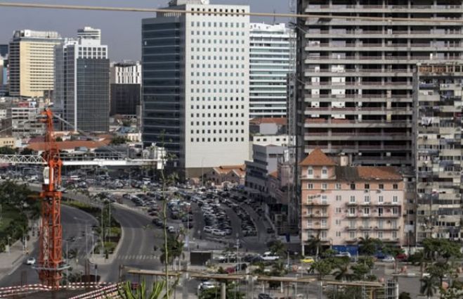 Em Angola tem trabalhadores a viver em contentores, sem ar condicionado – Sindicato português