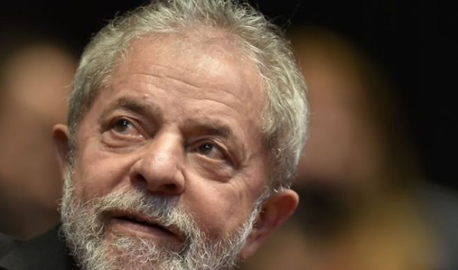 Escândalo da Odebrecht pode colocar fim na carreira política de Lula, diz Le Monde