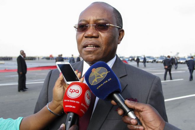Ministro confirma redimensionamento das missões diplomáticas devido à crise