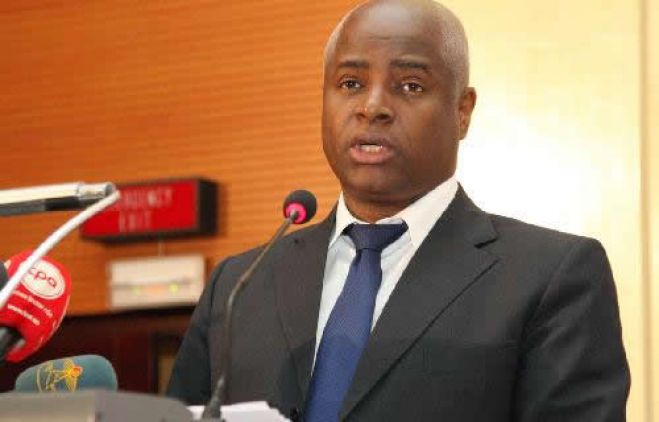Ministro do Interior quer entrega e abnegação da polícia no combate à corrupção em Angola