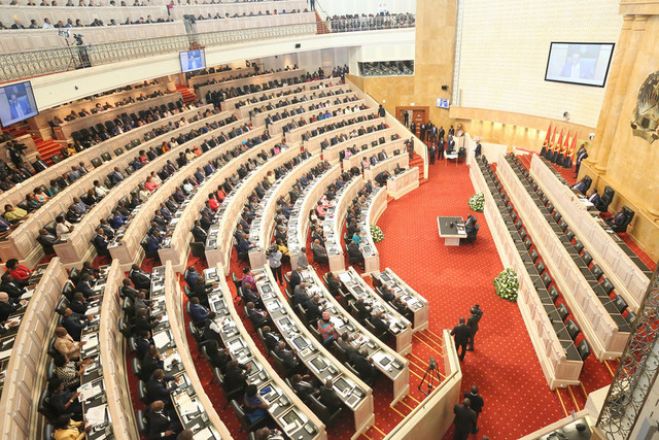 Parlamento angolano inicia trabalhos com incógnitas entre deputados