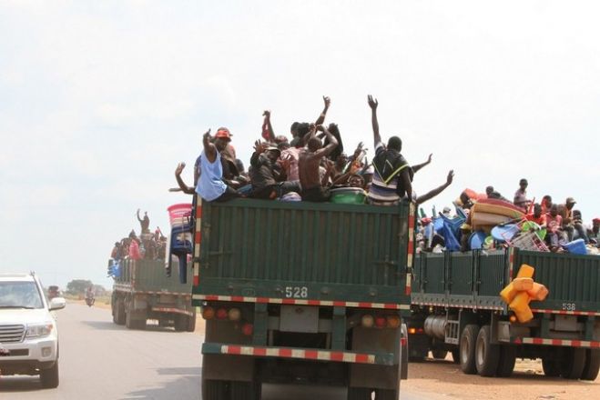 Camiões transportam congoleses, garimpeiros ilegais de diamantes na província da Lunda Norte