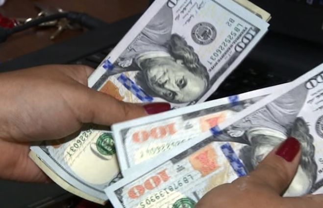 Preço do dólar nas ruas de Luanda dispara com receio de desvalorização do kwanza