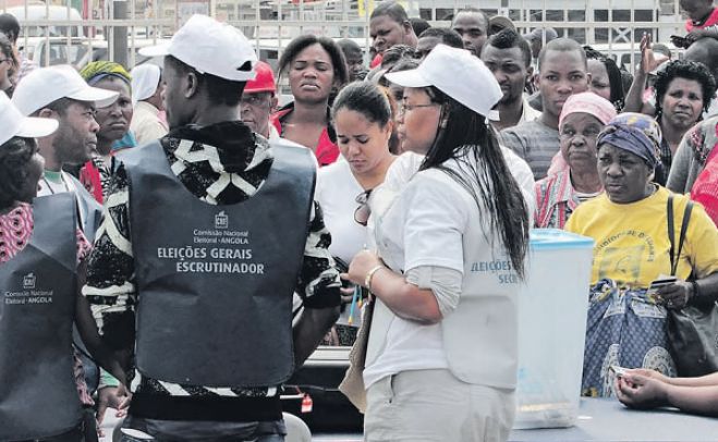 Mais de metade de fiscais do registo eleitoral angolano estão credenciados