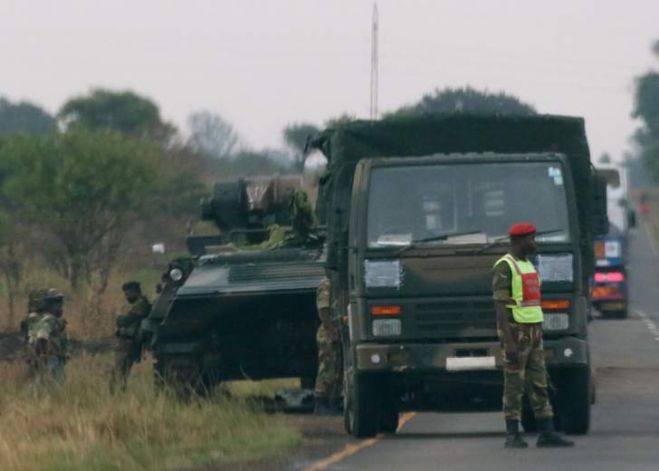 Soldados tomam televisão no Zimbabwe. Explosões em Harare