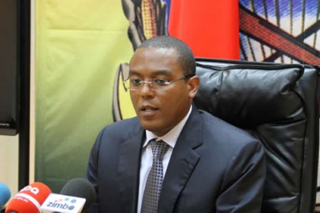 Governador do BNA diz que desvalorização do kwanza vai abrandar