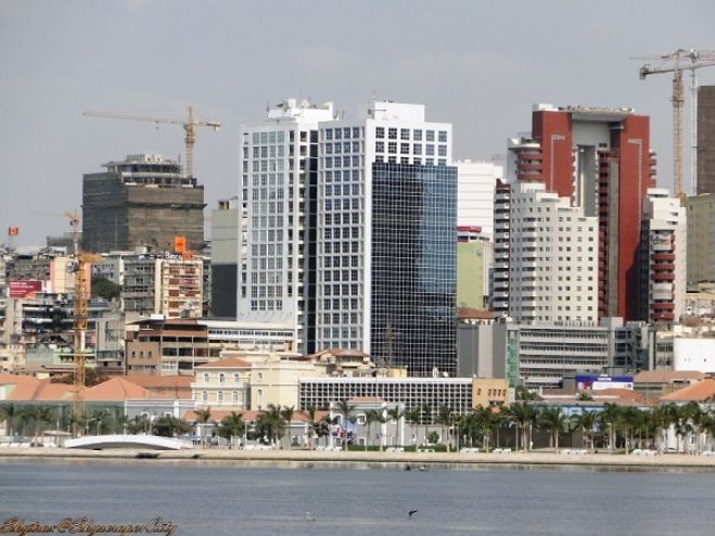 Angola compra participação de 4,7 ME em banco internacional de reconstrução