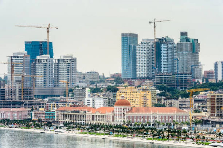 Angola é um dos países que mais melhorou no Índice de Risco e Recompensa - Consultoras