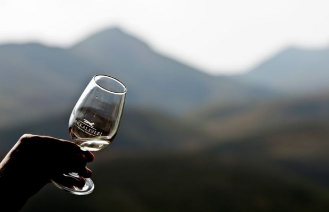 Angola importa 780 milhões de euros em vinho por ano