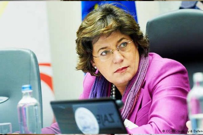 Eurodeputada Ana Gomes irrita relações com Portugal diz Jornal de Angola