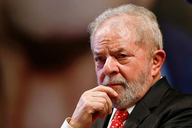 Lula tenta deixar sindicato para se entregar, mas é impedido