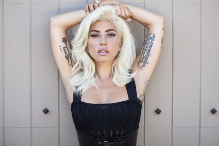 Lady Gaga publica fotos nua nas redes sociais