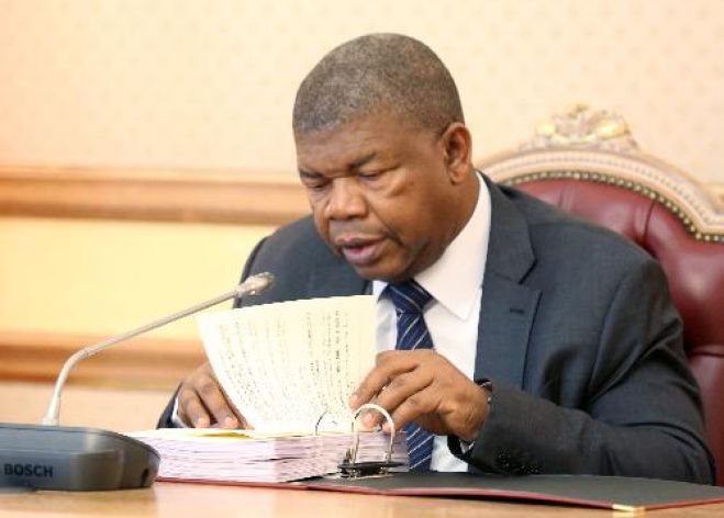 Governo angolano quer cortar para metade subsídios às empresas públicas