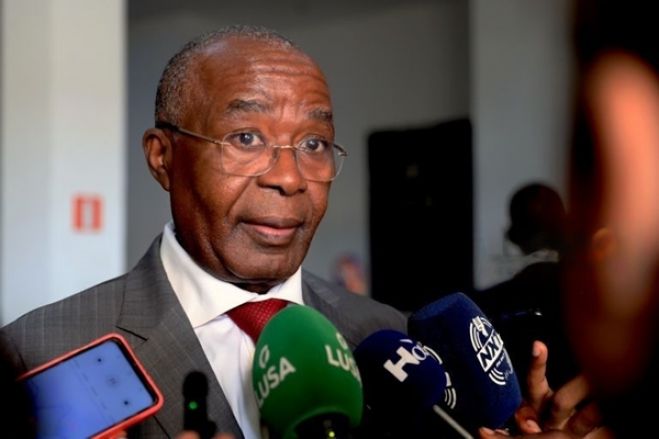 Greve em Angola reflete desprezo face aos trabalhadores - ex-primeiro-ministro
