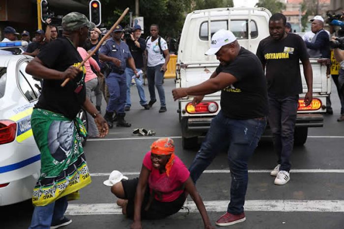 Actos de violência e pilhagens em Joanesburgo causam três mortos e 41 detenções