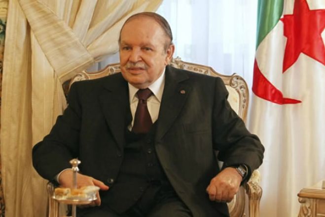 Presidente da Argélia, Abdelaziz Bouteflika há 20 anos no poder, renuncia ao cargo