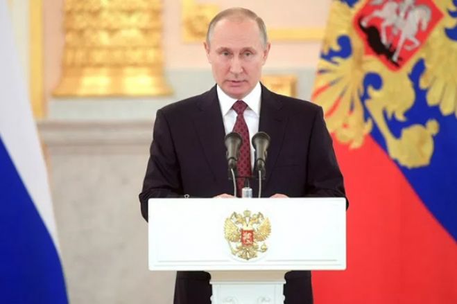 Vladimir Putin distingue JMPLA com medalha de ouro