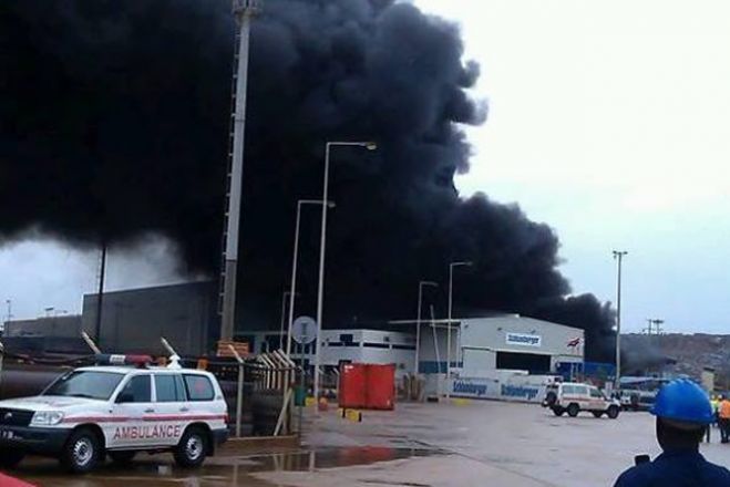 Incêndio de grandes proporções na base da Sonils em Luanda