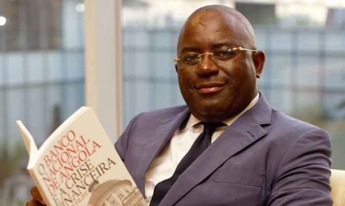 Ex-governador do Banco Nacional de Angola proibido de sair do país