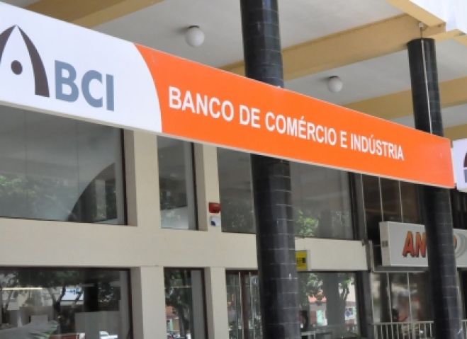 Bancos comerciais obrigados a sete serviços mínimos sem custos para os clientes