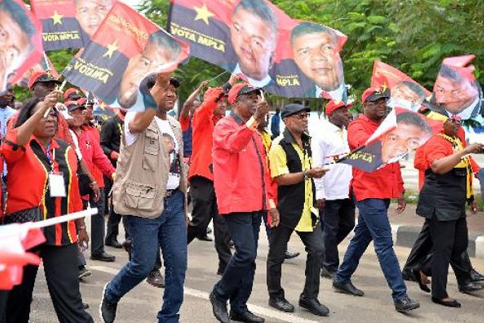 Não é escandaloso nem dramático ver todos os corruptos juntos numa marcha organizada pelo MPLA