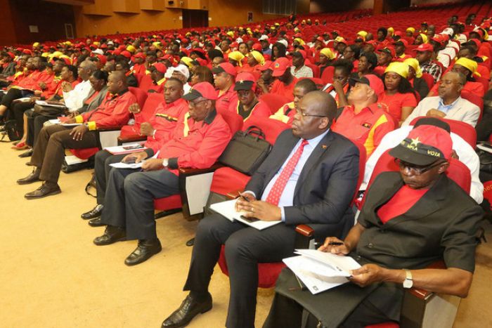 MPLA está dividido e em &quot;rota de colisão&quot; - Analistas angolanos