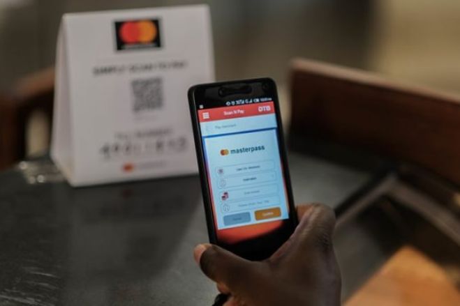 Angola vai introduzir pagamentos por telemóvel em 2019