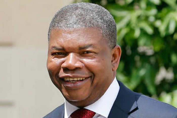 Angola precisa de USD 15 mil milhões para normal funcionamento - Economista