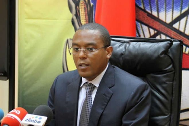 Governador do BNA admite que Angola ainda tem muitos desafios