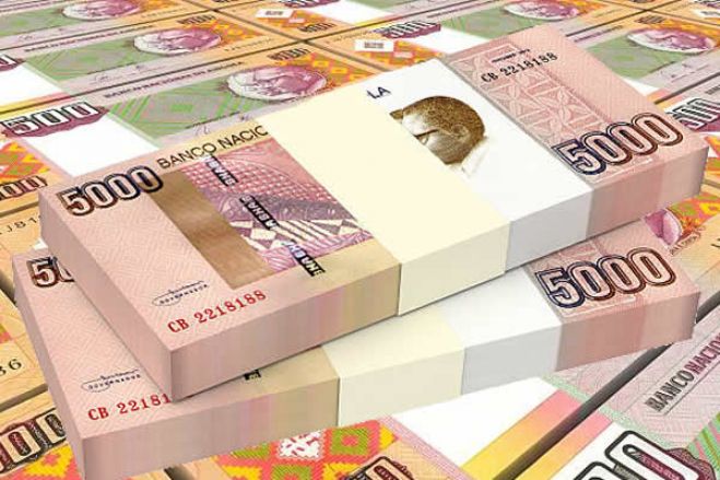 Kwanza volta a renovar mínimos face a euro e dólar