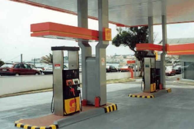 Falta de combustíveis em Angola faz disparar preços no mercado paralelo