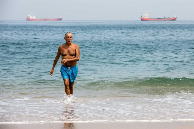 Presidente português toma banho na ilha de Luanda na véspera da tomada de posse de João Lourenço