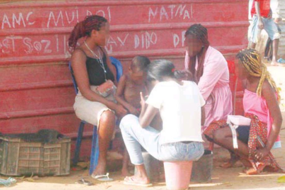 Zango: Prostituição e drogas usadas para amenizar a fome