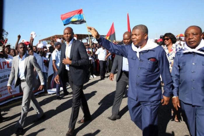 João Lourenço inaugura hospital no Bié em dia de protestos em Luanda
