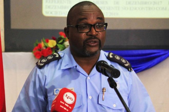Comandante provincial de Luanda da PN extorquido na via pública por agente da Ordem Pública