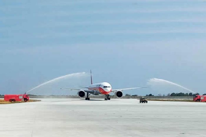 Primeiro avião aterra no Novo Aeroporto Internacional de Luanda em vôo experimental