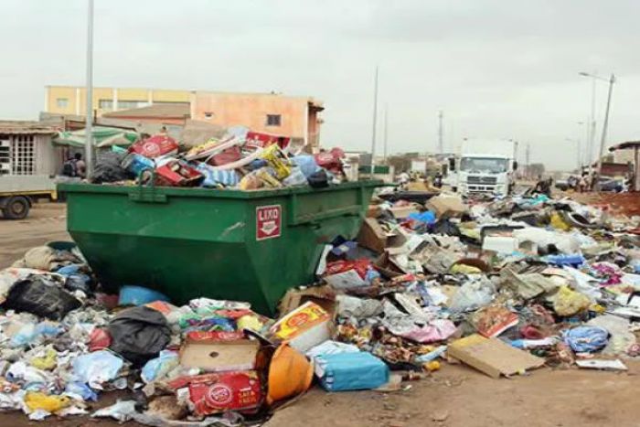 Dívida de entidade gestora do lixo de Luanda deixa empresa à beira da falência