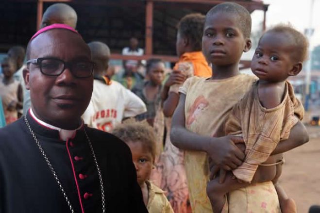 Arcebispo do Huambo critica &quot;escandalosa ostentação&quot; perante pobres que &quot;morrem de fome&quot;