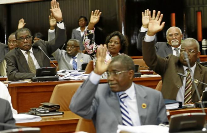 OGE/2015 Revisto aprovado com voto do MPLA e da FNLA